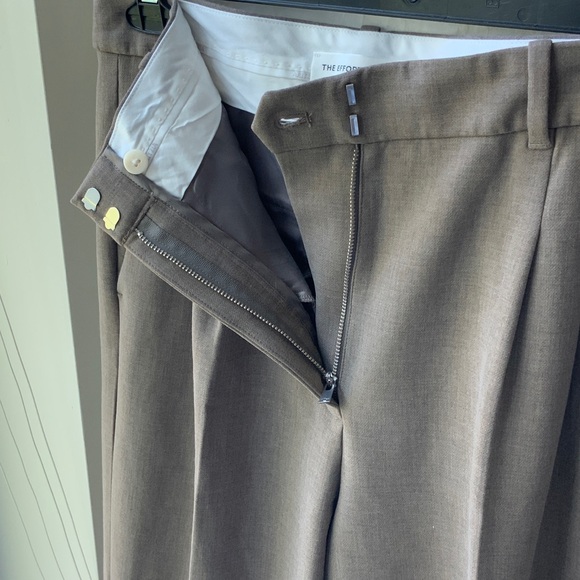 Aritzia Effortless ReSsential Pants - Picture 5 of 7